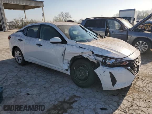 ✅ 2025 Nissan Sentra S • VIN: 3N1AB8BV3SY255713 • Lot: 51867495. Wystawiony na Copart z przebiegiem 581 mil. Bezpłatny archiwum sprzedaży aukcyjnych z USA i szczegółowy raport historii pojazdu na DreamBid. Zdjęcie 4.