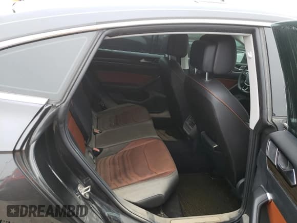 ✅ 2019 Volkswagen Arteon • VIN: WVWDR7ANXKE027092 • Lot: 42923893. Listed on Copart with Not provided. Free auction sales archive from the USA and detailed vehicle history report at DreamBid. Image 10.