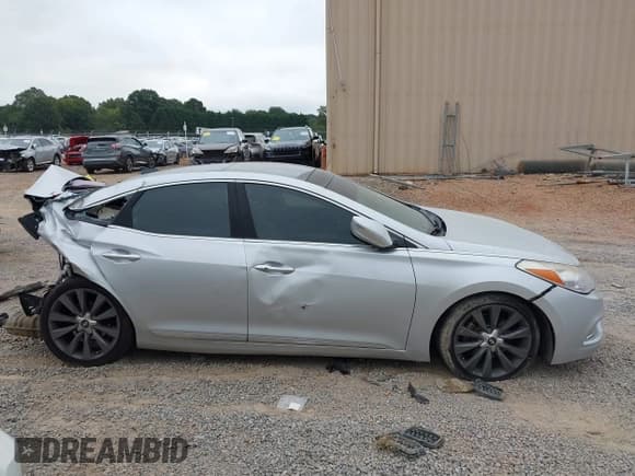 ✅ 2013 Hyundai Azera • VIN: KMHFH4JG9DA247602 • Лот: 43310653. Опубликован ранее на IAAI с пробегом 228 911 миль. Бесплатный доступ к архиву аукционных продаж из США и подробный отчёт об истории автомобиля на DreamBid. Изображение 13.