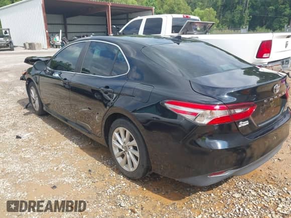 2021 Toyota Camry LE z VIN 4T1C11AK3MU543126, wystawiony jako IAAI lot #42989304 z przebiegiem 71 743 mil mil oraz . Historia ofert i sprzedaży dostępna na DreamBid. Obrazek 3.