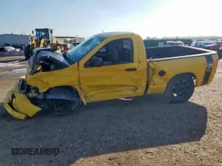 2005 Dodge 1500 SLT z VIN 1D7HA16D15J517718, wystawiony jako Copart lot #67742995 z przebiegiem 220 676 mil mil oraz Nie do naprawy • Non repairable. Historia ofert i sprzedaży dostępna na DreamBid. Obrazek 1.