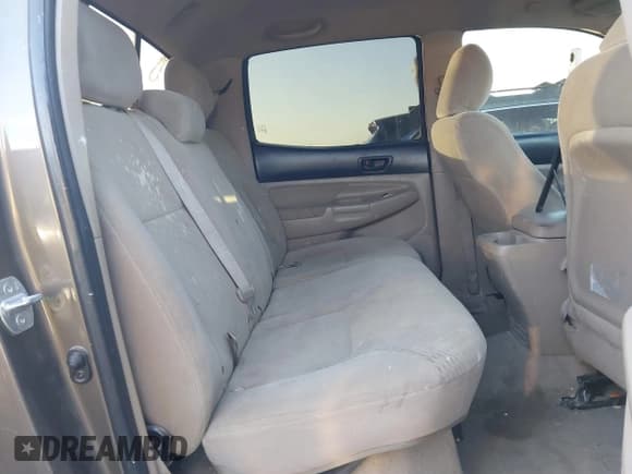 ✅ 2011 Toyota Tacoma • VIN: 5TFJX4GN2BX002464 • Lot: 41355798. Listed on IAAI with 344,804 mi. Free auction sales archive from the USA and detailed vehicle history report at DreamBid. Image 8.