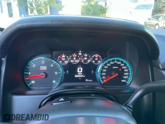 ✅ 2017 Chevrolet Suburban Premier • VIN: 1GNSKJKCXHR240591 • Lot: 91875275. Wystawiony na Copart z przebiegiem 305 907 mil. Bezpłatny archiwum sprzedaży aukcyjnych z USA i szczegółowy raport historii pojazdu na DreamBid. Zdjęcie 8.