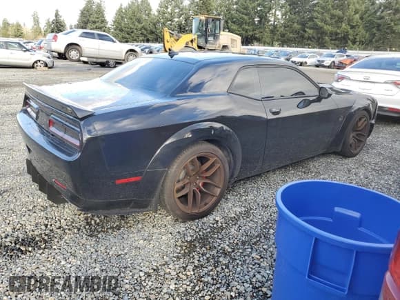 ✅ 2022 Dodge Challenger R/T Scat Pack Widebody • VIN: 2C3CDZFJ8NH246856 • Lot: 39594224. Wystawiony na Copart z przebiegiem 9 996 mil. Bezpłatny archiwum sprzedaży aukcyjnych z USA i szczegółowy raport historii pojazdu na DreamBid. Zdjęcie 3.
