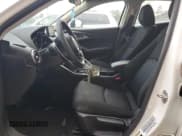 ✅ 2021 Mazda CX-3 Sport • VIN: JM1DKFB70M1502158 • Lot: 80168555. Wystawiony na Copart z przebiegiem 38 312 mil. Bezpłatny archiwum sprzedaży aukcyjnych z USA i szczegółowy raport historii pojazdu na DreamBid. Zdjęcie 7.