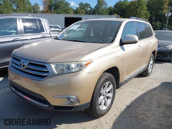 ✅ 2013 Toyota Highlander SE • VIN: 5TDZK3EH4DS135406 • Лот: 43170302. Опубликован ранее на IAAI с пробегом 238 486 миль. Бесплатный доступ к архиву аукционных продаж из США и подробный отчёт об истории автомобиля на DreamBid. Изображение 2.