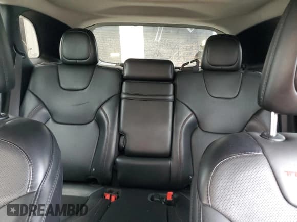 ✅ 2019 Jeep Cherokee Trailhawk Elite • VIN: 1C4PJMBX9KD132165 • Лот: 66917045. Опубликован ранее на Copart с пробегом 124 105 миль. Бесплатный доступ к архиву аукционных продаж из США и подробный отчёт об истории автомобиля на DreamBid. Изображение 10.