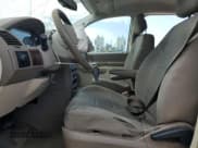 ✅ 2010 Chrysler Town & Country LX • VIN: 2A4RR2D14AR441739 • Lot: 64903955. Wystawiony na Copart z przebiegiem 153 307 mil. Bezpłatny archiwum sprzedaży aukcyjnych z USA i szczegółowy raport historii pojazdu na DreamBid. Zdjęcie 7.