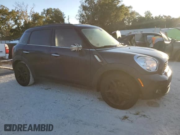 ✅ 2011 MINI Countryman S • VIN: WMWZC3C59BWM25897 • Лот: 86817745. Опубликован ранее на Copart с пробегом 139 866 миль. Бесплатный доступ к архиву аукционных продаж из США и подробный отчёт об истории автомобиля на DreamBid. Изображение 4.