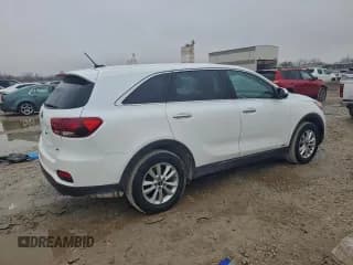 ✅ 2019 Kia Sorento LX • VIN: 5XYPGDA35KG565710 • Лот: 94298325. Опубликован ранее на Copart с пробегом 143 692 миль. Бесплатный доступ к архиву аукционных продаж из США и подробный отчёт об истории автомобиля на DreamBid. Изображение 3.