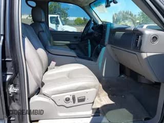 ✅ 2005 Chevrolet Suburban Z71 • VIN: 3GNFK16Z35G126718 • Лот: 42084280. Опубликован ранее на IAAI с пробегом 237 875 миль. Бесплатный доступ к архиву аукционных продаж из США и подробный отчёт об истории автомобиля на DreamBid. Изображение 5.