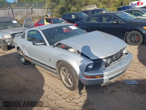 ✅ 2006 Ford Mustang Standard • VIN: 1ZVFT80N765250551 • Lot: 43380842. Listed on IAAI with 221,230 mi. Free auction sales archive from the USA and detailed vehicle history report at DreamBid. Image 1.