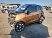 ✅ 2016 Smart fortwo Passion • VIN: WMEFJ5DA3GK048048 • Lot: 71927625. Wystawiony na Copart z przebiegiem 35 077 mil. Bezpłatny archiwum sprzedaży aukcyjnych z USA i szczegółowy raport historii pojazdu na DreamBid. Zdjęcie 1.