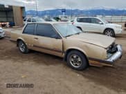 ✅ 1985 Chevrolet Celebrity • VIN: 1G1AW27W8F6277549 • Лот: 94663915. Опубликован ранее на Copart с пробегом 93 672 миль. Бесплатный доступ к архиву аукционных продаж из США и подробный отчёт об истории автомобиля на DreamBid. Изображение 4.