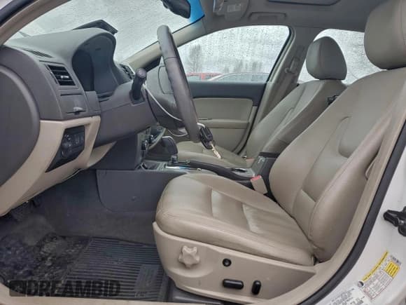 ✅ 2010 Ford Fusion Hybrid • VIN: 3FADP0L39AR228461 • Lot: 94741395. Listed on Copart with 131,394 mi. Free auction sales archive from the USA and detailed vehicle history report at DreamBid. Image 7.