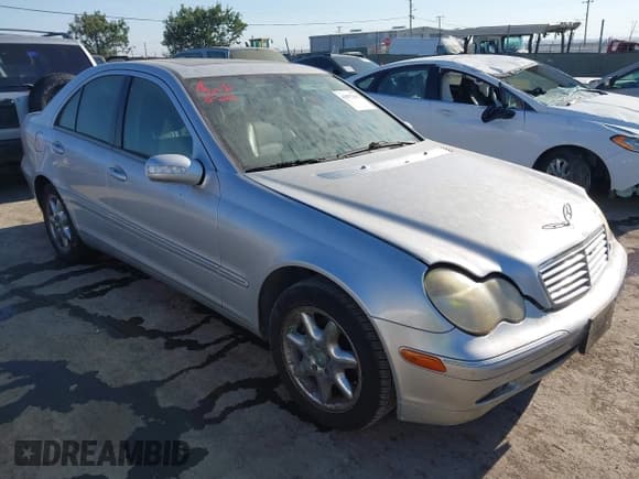 ✅ 2002 Mercedes-Benz C 230/260/280/320 • VIN: WDBRF61J32F140395 • Lot: 43077615. Wystawiony na IAAI z przebiegiem 84 592 mil. Bezpłatny archiwum sprzedaży aukcyjnych z USA i szczegółowy raport historii pojazdu na DreamBid. Zdjęcie 1.
