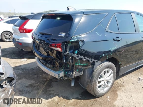 ✅ 2022 Chevrolet Equinox LS • VIN: 2GNAXFEV3N6116953 • Lot: 43184179. Wystawiony na IAAI z przebiegiem 142 651 mil. Bezpłatny archiwum sprzedaży aukcyjnych z USA i szczegółowy raport historii pojazdu na DreamBid. Zdjęcie 6.