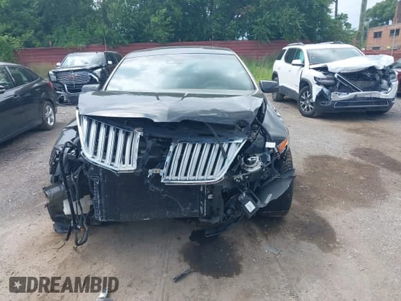 ✅ 2011 Lincoln MKS • VIN: 1LNHL9DR3BG609676 • Lot: 42823343. Listed on IAAI with 107,496 mi. Free auction sales archive from the USA and detailed vehicle history report at DreamBid. Image 6.
