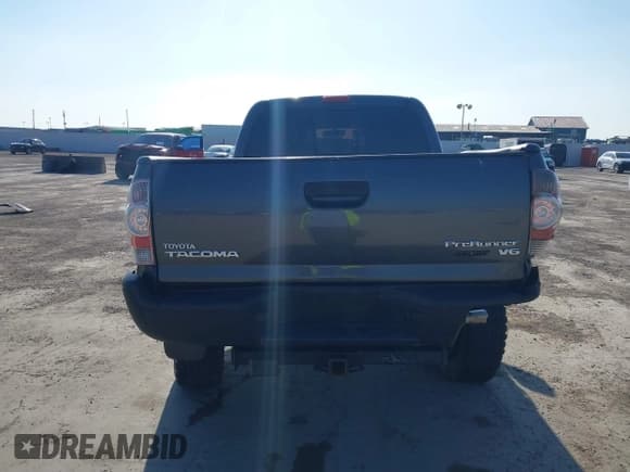 ✅ 2011 Toyota Tacoma PreRunner • VIN: 3TMKU4HN8BM030660 • Lot: 41506748. Listed on IAAI with 127,683 mi. Free auction sales archive from the USA and detailed vehicle history report at DreamBid. Image 16.