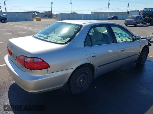 ✅ 1999 Honda Accord LX • VIN: JHMCG5545XC028563 • Lot: 42461054. Wystawiony na IAAI z przebiegiem 212 100 mil. Bezpłatny archiwum sprzedaży aukcyjnych z USA i szczegółowy raport historii pojazdu na DreamBid. Zdjęcie 4.