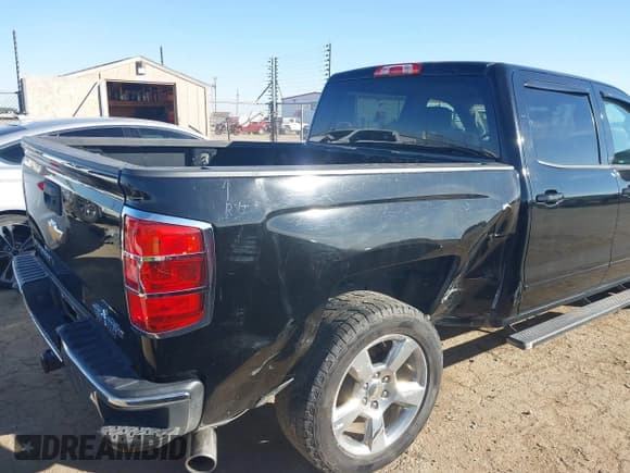 ✅ 2018 Chevrolet Silverado 1500 LT • VIN: 3GCPCREC3JG549623 • Lot: 43623946. Wystawiony na IAAI z przebiegiem 125 398 mil. Bezpłatny archiwum sprzedaży aukcyjnych z USA i szczegółowy raport historii pojazdu na DreamBid. Zdjęcie 6.