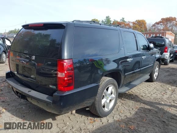 ✅ 2011 Chevrolet Suburban LTZ • VIN: 1GNSKKE31BR238186 • Lot: 43644029. Wystawiony na IAAI z przebiegiem 282 432 mil. Bezpłatny archiwum sprzedaży aukcyjnych z USA i szczegółowy raport historii pojazdu na DreamBid. Zdjęcie 4.