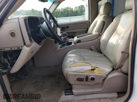 ✅ 2004 Chevrolet Suburban Z71 • VIN: 3GNFK16Z24G163676 • Лот: 70196704. Опубликован ранее на Copart с пробегом 274 960 миль. Бесплатный доступ к архиву аукционных продаж из США и подробный отчёт об истории автомобиля на DreamBid. Изображение 7.