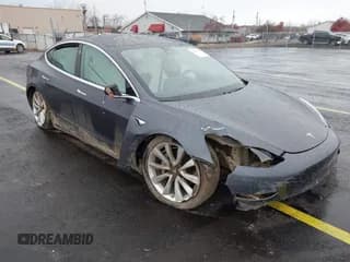 ✅ 2019 Tesla Model 3 Long Range • VIN: 5YJ3E1EB1KF195724 • Lot: 43706019. Wystawiony na IAAI z przebiegiem Nie podano. Bezpłatny archiwum sprzedaży aukcyjnych z USA i szczegółowy raport historii pojazdu na DreamBid. Zdjęcie 1.