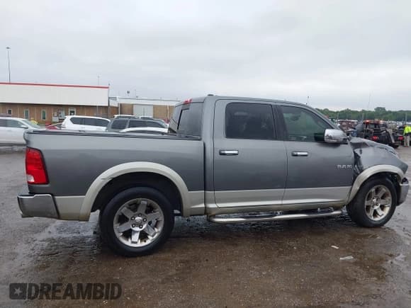 ✅ 2010 Dodge 1500 ST • VIN: 1D7RB1CT8AS213660 • Lot: 43081926. Wystawiony na IAAI z przebiegiem 277 939 mil. Bezpłatny archiwum sprzedaży aukcyjnych z USA i szczegółowy raport historii pojazdu na DreamBid. Zdjęcie 13.