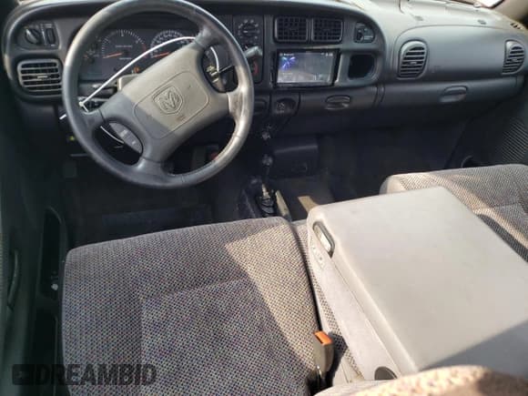 ✅ 2001 Dodge 2500 • VIN: 3B7KF23661G215740 • Lot: 70386685. Wystawiony na Copart z przebiegiem 264 543 mil. Bezpłatny archiwum sprzedaży aukcyjnych z USA i szczegółowy raport historii pojazdu na DreamBid. Zdjęcie 8.