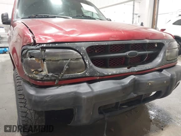 ✅ 1999 Ford Explorer XLT • VIN: 1FMZU34EXXUB52840 • Lot: 43399755. Wystawiony na IAAI z przebiegiem 153 995 mil. Bezpłatny archiwum sprzedaży aukcyjnych z USA i szczegółowy raport historii pojazdu na DreamBid. Zdjęcie 6.