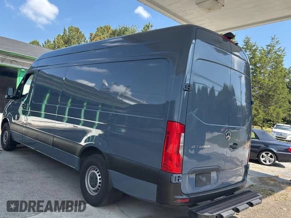 ✅ 2019 Mercedes-Benz Sprinter Cargo • VIN: WD4PF1CD0KP119040 • Лот: 82071015. Опубликован ранее на Copart с пробегом 124 312 миль. Бесплатный доступ к архиву аукционных продаж из США и подробный отчёт об истории автомобиля на DreamBid. Изображение 3.