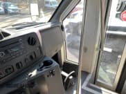 ✅ 2013 Ford Econoline Commercial • VIN: 1FDEE3FL4DDB12725 • Lot: 93865875. Wystawiony na Copart z przebiegiem 171 257 mil. Bezpłatny archiwum sprzedaży aukcyjnych z USA i szczegółowy raport historii pojazdu na DreamBid. Zdjęcie 5.