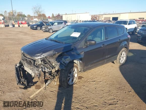 ✅ 2017 Ford Escape SE • VIN: 1FMCU9GDXHUC46133 • Lot: 43537875. Wystawiony na IAAI z przebiegiem 159 996 mil. Bezpłatny archiwum sprzedaży aukcyjnych z USA i szczegółowy raport historii pojazdu na DreamBid. Zdjęcie 17.
