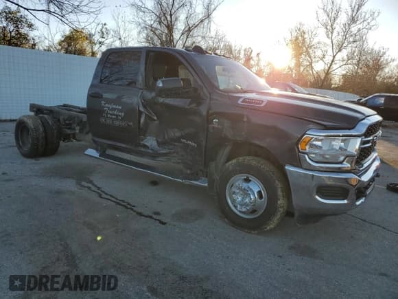 ✅ 2022 Ram 3500 Tradesman • VIN: 3C7WRTCL5NG242585 • Lot: 81503994. Wystawiony na Copart z przebiegiem 54 472 mil. Bezpłatny archiwum sprzedaży aukcyjnych z USA i szczegółowy raport historii pojazdu na DreamBid. Zdjęcie 4.