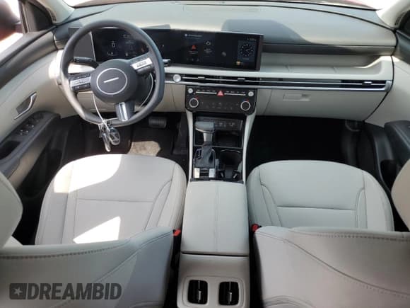 ✅ 2025 Hyundai Tucson SEL • VIN: 5NMJBCDE1SH586703 • Лот: 71685165. Опубликован ранее на Copart с пробегом 3 138 миль. Бесплатный доступ к архиву аукционных продаж из США и подробный отчёт об истории автомобиля на DreamBid. Изображение 8.