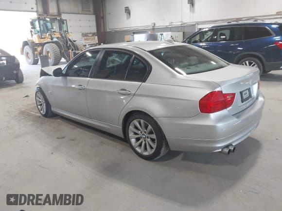 ✅ 2011 BMW 3 Series 328i xDrive • VIN: WBAPK5C50BA658263 • Lot: 43202514. Wystawiony na IAAI z przebiegiem 86 905 mil. Bezpłatny archiwum sprzedaży aukcyjnych z USA i szczegółowy raport historii pojazdu na DreamBid. Zdjęcie 3.