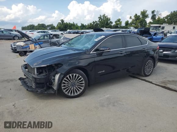 ✅ 2018 Ford Fusion Titanium • VIN: 3FA6P0RU2JR226253 • Lot: 68665825. Wystawiony na Copart z przebiegiem 99 190 mil. Bezpłatny archiwum sprzedaży aukcyjnych z USA i szczegółowy raport historii pojazdu na DreamBid. Zdjęcie 1.