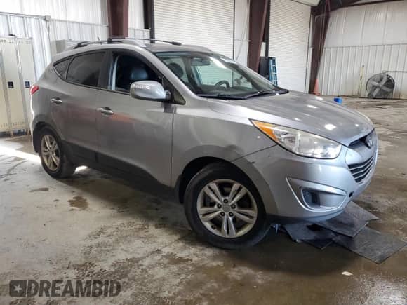 ✅ 2012 Hyundai Tucson GLS • VIN: KM8JUCAC0CU530397 • Lot: 73659814. Wystawiony na Copart z przebiegiem 193 300 mil mil. Skorzystaj z bezpłatnego archiwum sprzedaży aukcyjnych z USA i zobacz szczegółowy raport historii pojazdu na DreamBid. Zdjęcie 4.