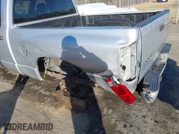 2003 Dodge 1500 ST z VIN 1D7HA18Z03J556595, wystawiony jako IAAI lot #41339381 z przebiegiem 208 834 mil mil oraz . Historia ofert i sprzedaży dostępna na DreamBid. Obrazek 18.