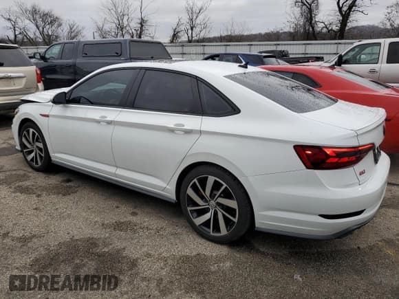 ✅ 2021 Volkswagen Jetta S • VIN: 3VW5T7BU4MM099346 • Lot: 46826964. Wystawiony na Copart z przebiegiem 46 365 mil. Bezpłatny archiwum sprzedaży aukcyjnych z USA i szczegółowy raport historii pojazdu na DreamBid. Zdjęcie 2.