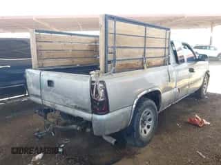 2003 Chevrolet Silverado 1500 LS z VIN 2GCEC19VX31177620, wystawiony jako IAAI lot #43336371 z przebiegiem 328 713 mil mil oraz . Historia ofert i sprzedaży dostępna na DreamBid. Obrazek 4.