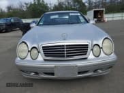 ✅ 2001 Mercedes-Benz CLK 320/430 • VIN: WDBLJ65G21T080256 • Lot: 64790435. Wystawiony na Copart z przebiegiem 86 302 mil. Bezpłatny archiwum sprzedaży aukcyjnych z USA i szczegółowy raport historii pojazdu na DreamBid. Zdjęcie 5.