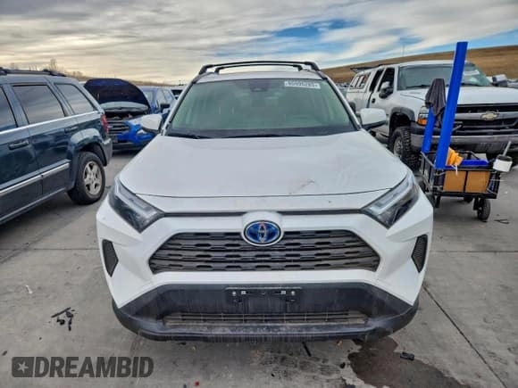 ✅ 2022 Toyota RAV4 Hybrid XLE • VIN: JTMRWRFV0ND157847 • Lot: 95995285. Wystawiony na Copart z przebiegiem 30 943 mil. Bezpłatny archiwum sprzedaży aukcyjnych z USA i szczegółowy raport historii pojazdu na DreamBid. Zdjęcie 5.