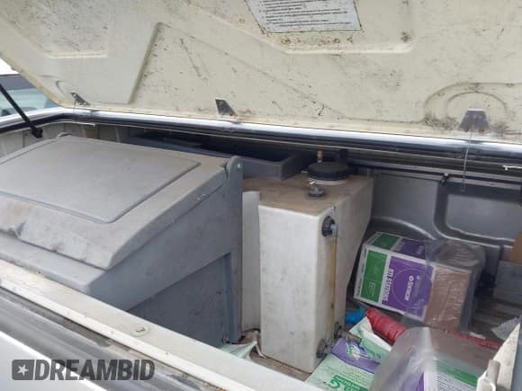 ✅ 2014 Ford F-150 XL • VIN: 1FTMF1CM2EKD63464 • Lot: 43487910. Wystawiony na IAAI z przebiegiem 165 773 mil. Bezpłatny archiwum sprzedaży aukcyjnych z USA i szczegółowy raport historii pojazdu na DreamBid. Zdjęcie 8.