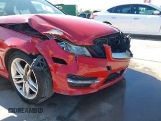 ✅ 2013 Mercedes-Benz C 250 Sport • VIN: WDDGF4HB2DR251913 • Lot: 43626560. Wystawiony na IAAI z przebiegiem 217 028 mil. Bezpłatny archiwum sprzedaży aukcyjnych z USA i szczegółowy raport historii pojazdu na DreamBid. Zdjęcie 6.