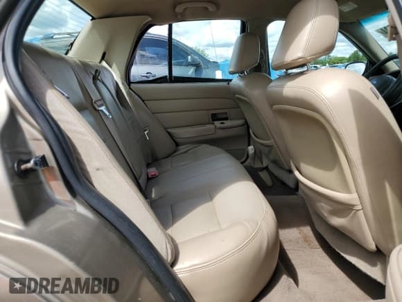 ✅ 2003 Ford Crown Victoria LX • VIN: 2FAHP74W63X124565 • Lot: 71051034. Wystawiony na Copart z przebiegiem 89 976 mil. Bezpłatny archiwum sprzedaży aukcyjnych z USA i szczegółowy raport historii pojazdu na DreamBid. Zdjęcie 10.