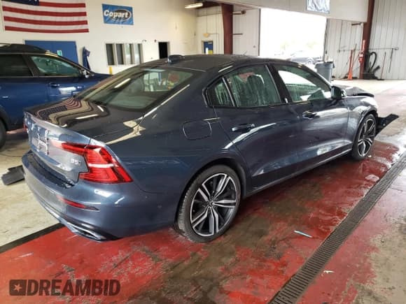 ✅ 2022 Volvo S60 Ultimate Dark Theme • VIN: 7JRL12TM4NG162511 • Lot: 61111783. Wystawiony na Copart z przebiegiem 8 815 mil. Bezpłatny archiwum sprzedaży aukcyjnych z USA i szczegółowy raport historii pojazdu na DreamBid. Zdjęcie 3.