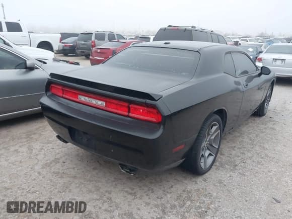 ✅ 2010 Dodge Challenger R/T Classic • VIN: 2B3CJ5DT4AH141020 • Lot: 41693638. Wystawiony na IAAI z przebiegiem 153 469 mil. Bezpłatny archiwum sprzedaży aukcyjnych z USA i szczegółowy raport historii pojazdu na DreamBid. Zdjęcie 4.