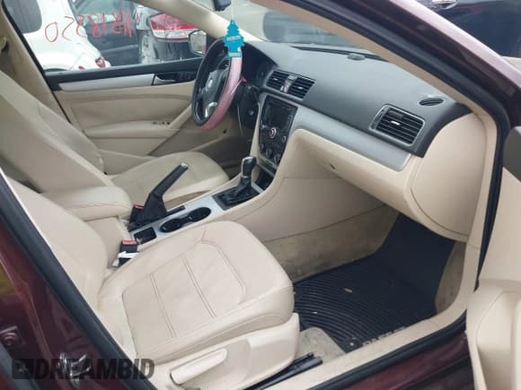 ✅ 2013 Volkswagen Passat SE • VIN: 1VWBP7A34DC089417 • Лот: 41818550. Опубликован ранее на IAAI с пробегом 131 698 миль. Бесплатный доступ к архиву аукционных продаж из США и подробный отчёт об истории автомобиля на DreamBid. Изображение 5.